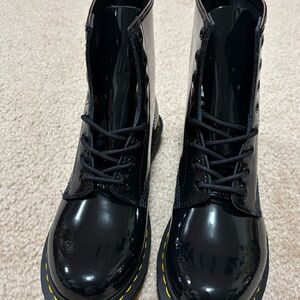 NWOT Dr. Martens 1460 Women’s Patent Leather Lace Up Boots